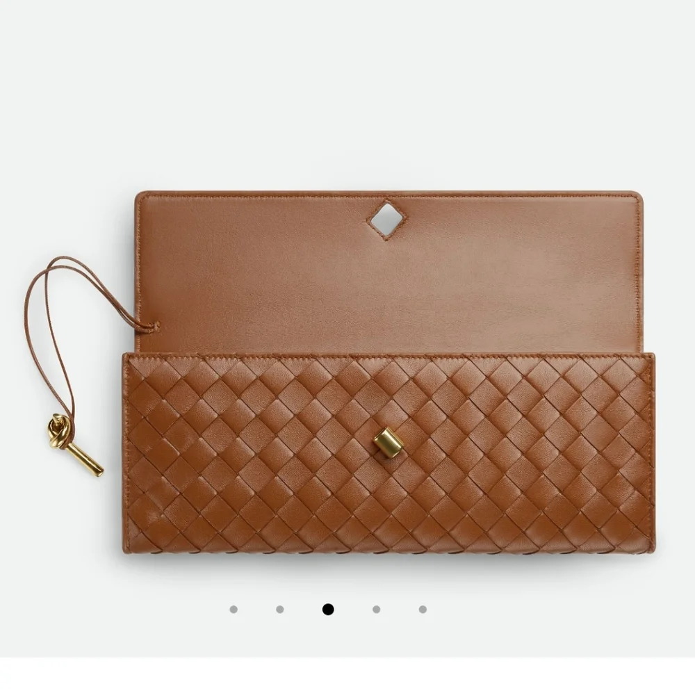 BOTTEGA VENETA ANDIAMO CLUTCH COGNAC COLOR - Picture 5 of 10